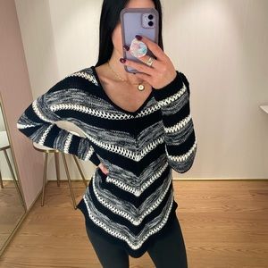Long sleeve v cut knit sweater